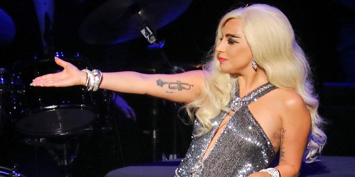 Lady Gaga shows off pipes at Vancouver show