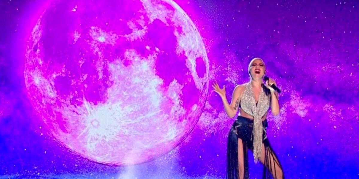 Lady Gaga Performs 'Million Reasons' On X Factor UK