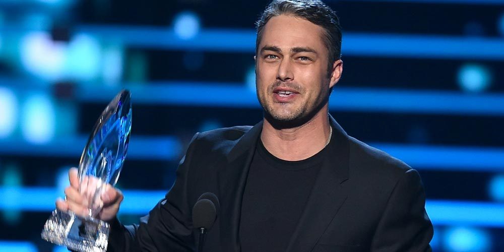 'You inspire me every day': Taylor Kinney thanks Gaga at People's Choice Awards