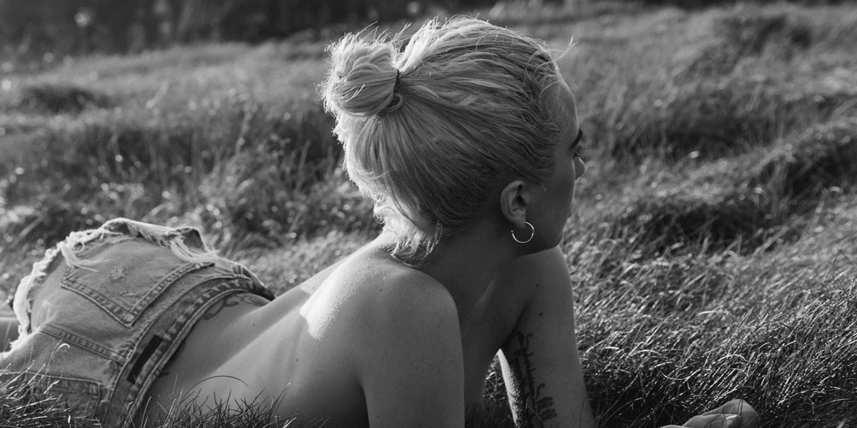 Lady Gaga Earns First 'Joanne' Top Ten Single With 'Million Reasons'